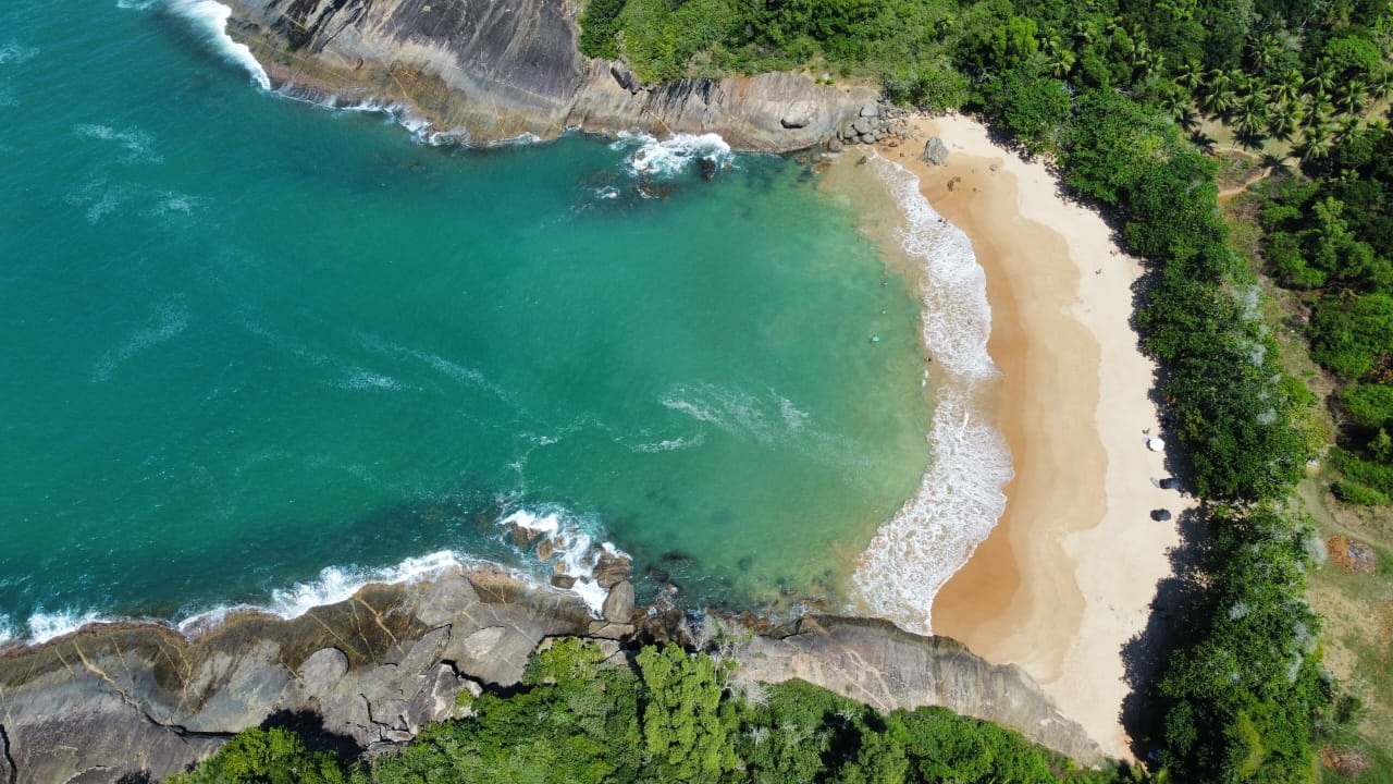 Praia dos Padres na Enseada Azul em Guarapari