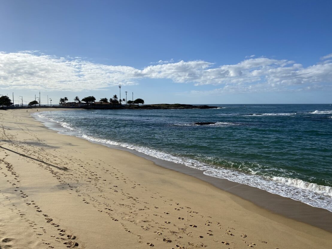 Praia da Areia Preta em Guarapari