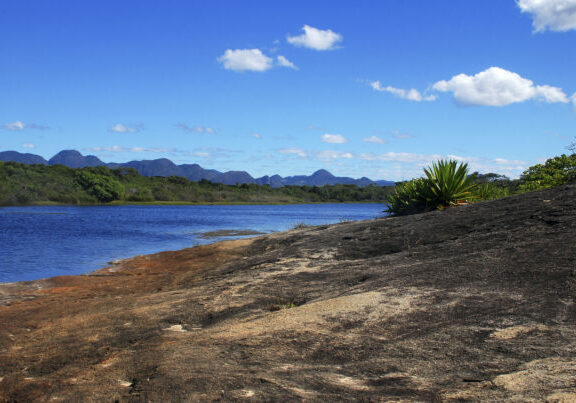 "Lagoa de Caraís (Paisagem) fotografado em Guarapari, Espírito Santo -  Sudeste do Brasil. Bioma Mata Atlântica. Registro feito em 2007.

ENGLISH: Lagoon of Caraís photographed in Guarapari, Espírito Santo - Southeast of Brazil. Atlantic Forest Biome. Picture made in 2007."